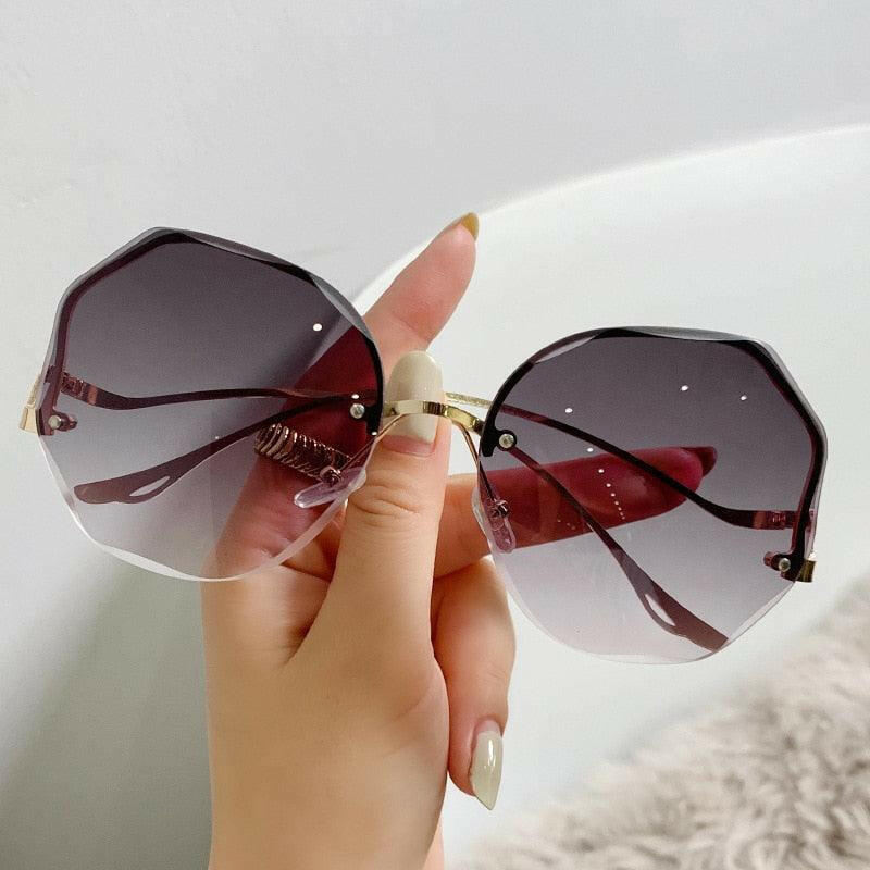 Stylish Curved Rimless Sunnies